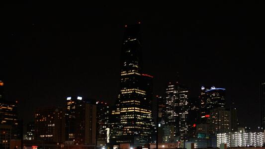 Ráfagas de viento y cielo mayormente despejado para la noche de este jueves en Dallas